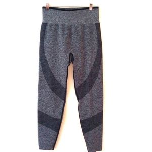 REDUCED!Victoria's Secret Pink 2019 Seamless Leggings M Gray and Black NWOT